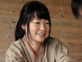 美人でエロ体型と評判の仲居さんがいる旅館に行って人妻の仲居さんをチップで口説いてみた・・・！？4時間　サンプル画像20